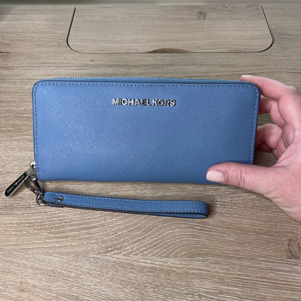 Michael Kors Continental Wallet